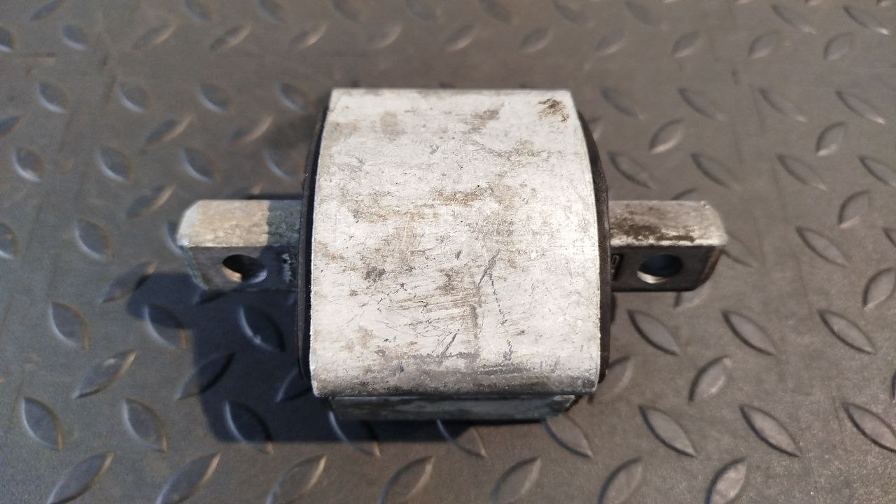 Опора КПП Mercedes C/W204 2006-2015