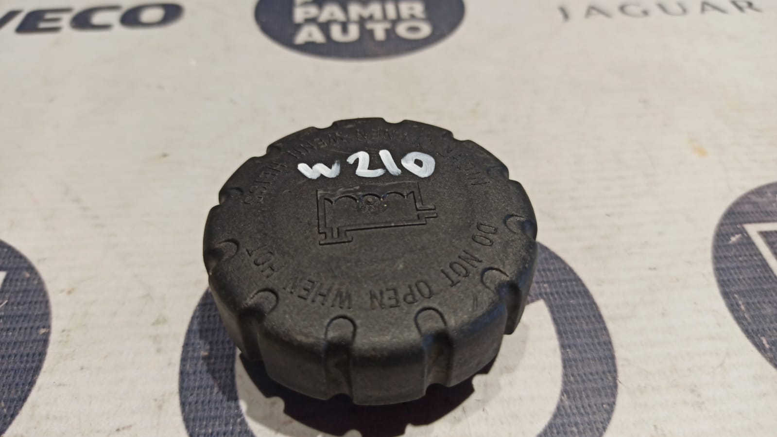 Крышка расширительного бачка Mercedes E/W210 1995-2003