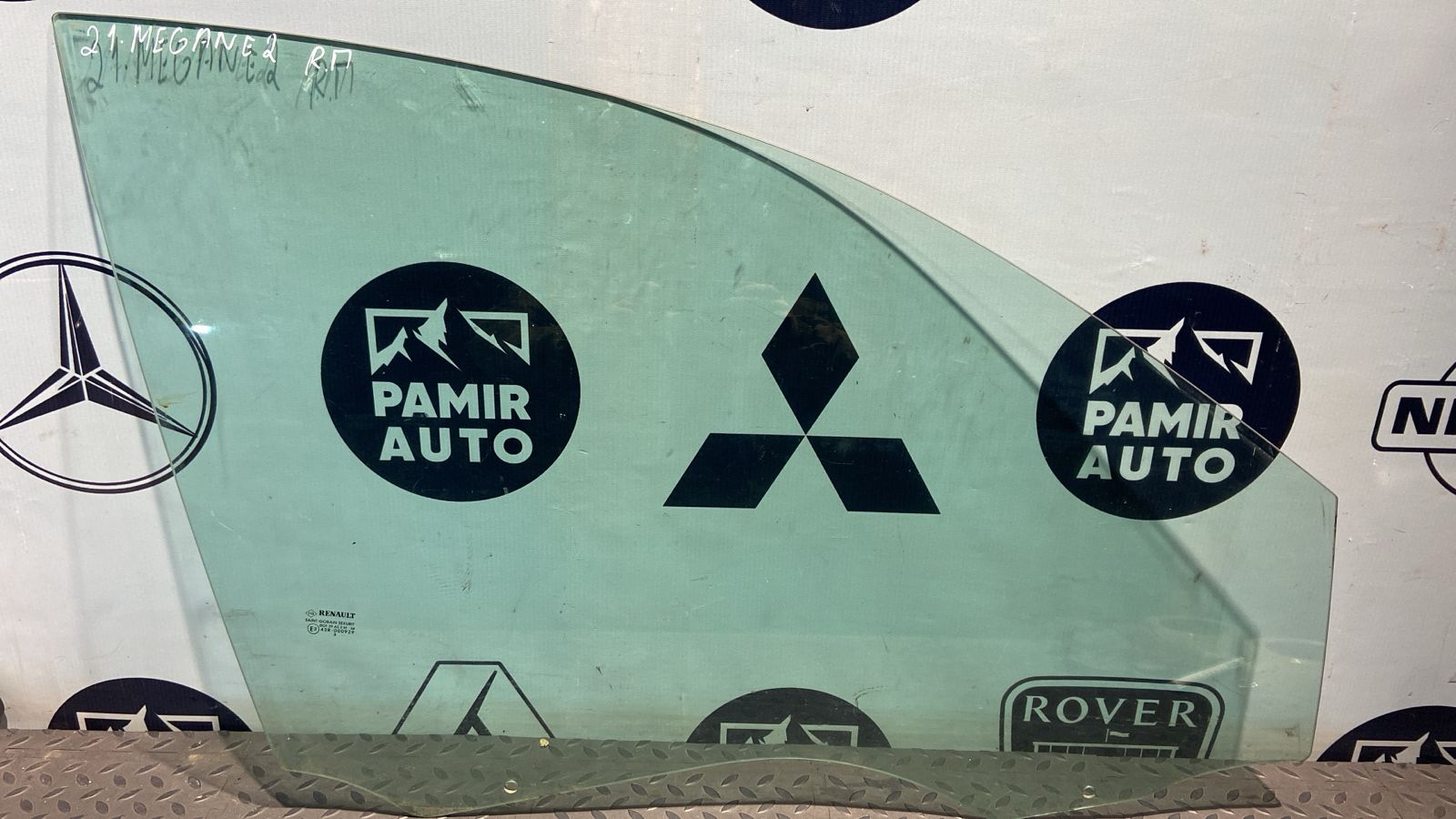 Стекло двери переднее правое Renault Megane/2 2002-2009