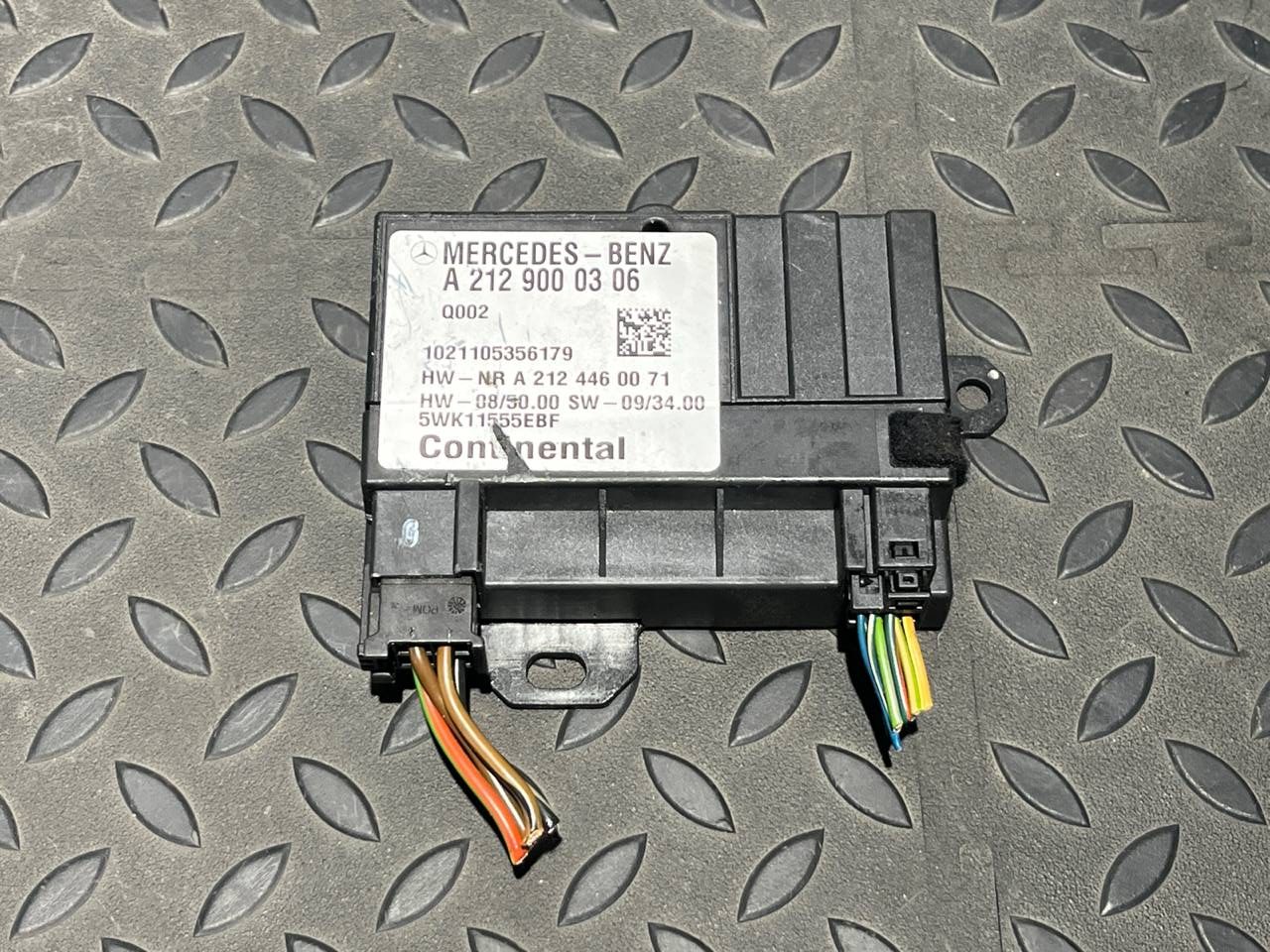 Блок управления топливным насосом Mercedes C/W204 2006-2015