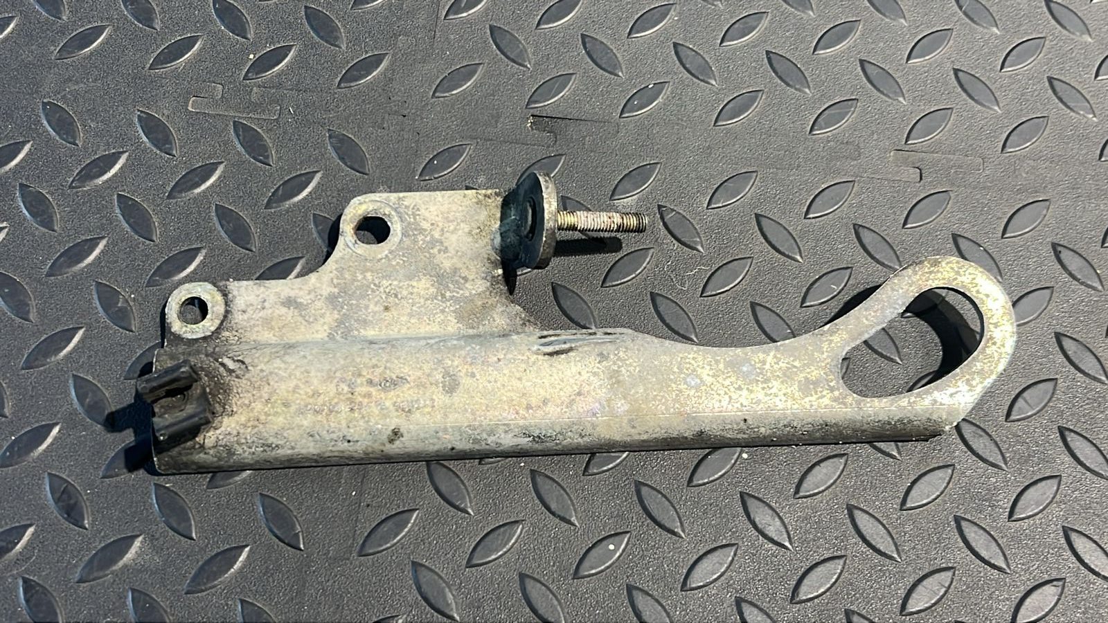 Кронштейн двигателя Opel Vivaro/A 2001-2014