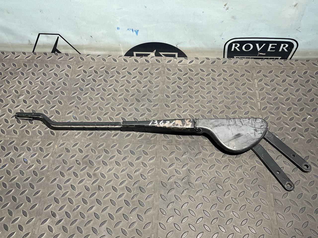 Поводок стеклоочистителя правый Mercedes C/W203 2000-2008