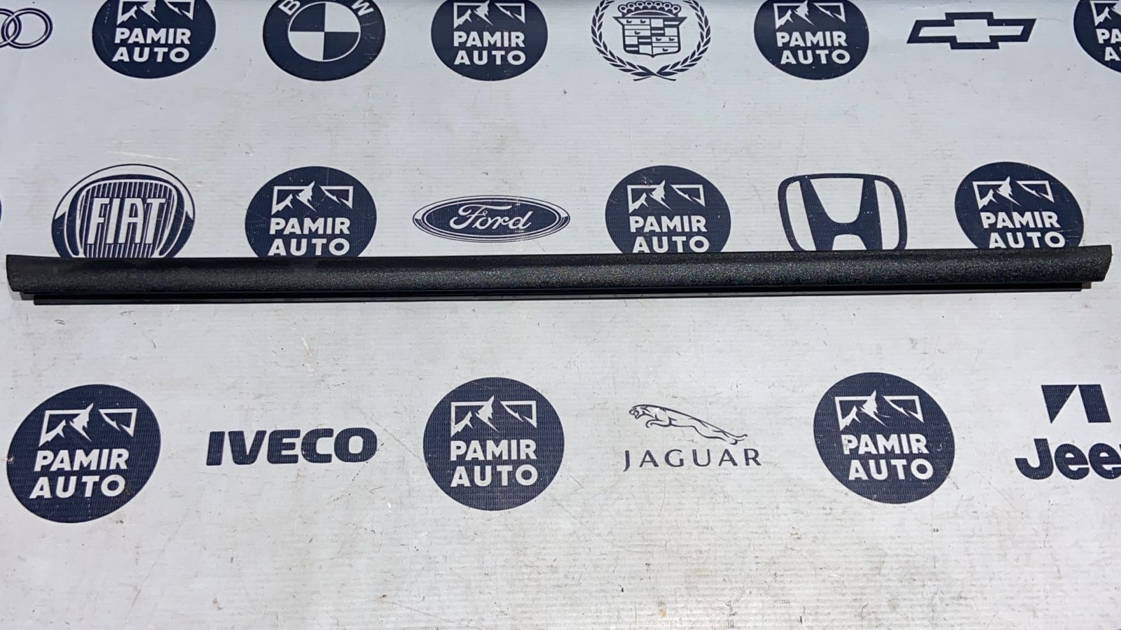 Уплотнитель двери передний правый Mercedes C/W203 2000-2008