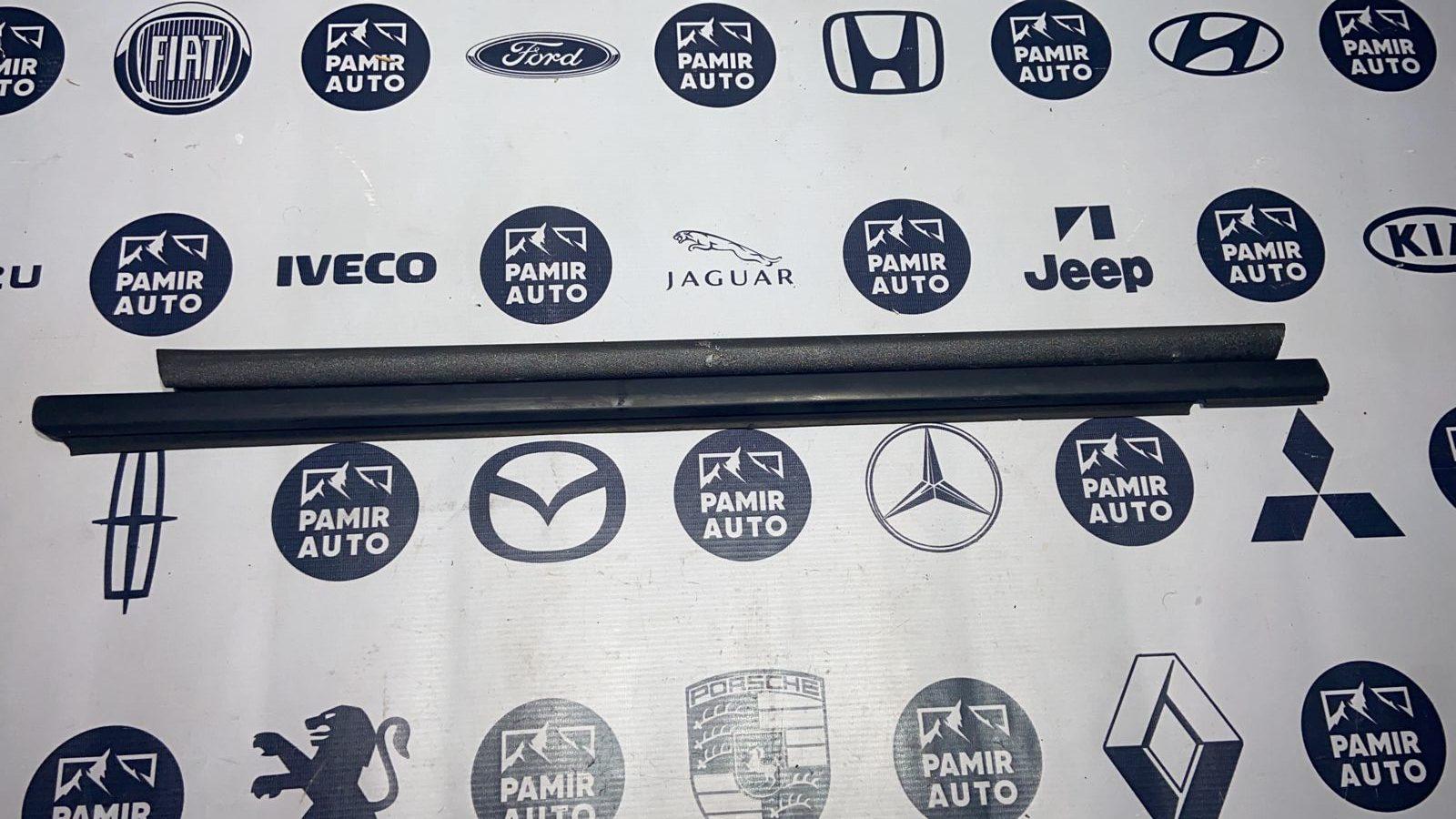 Уплотнитель двери передний правый Mercedes C/W203 2000-2008