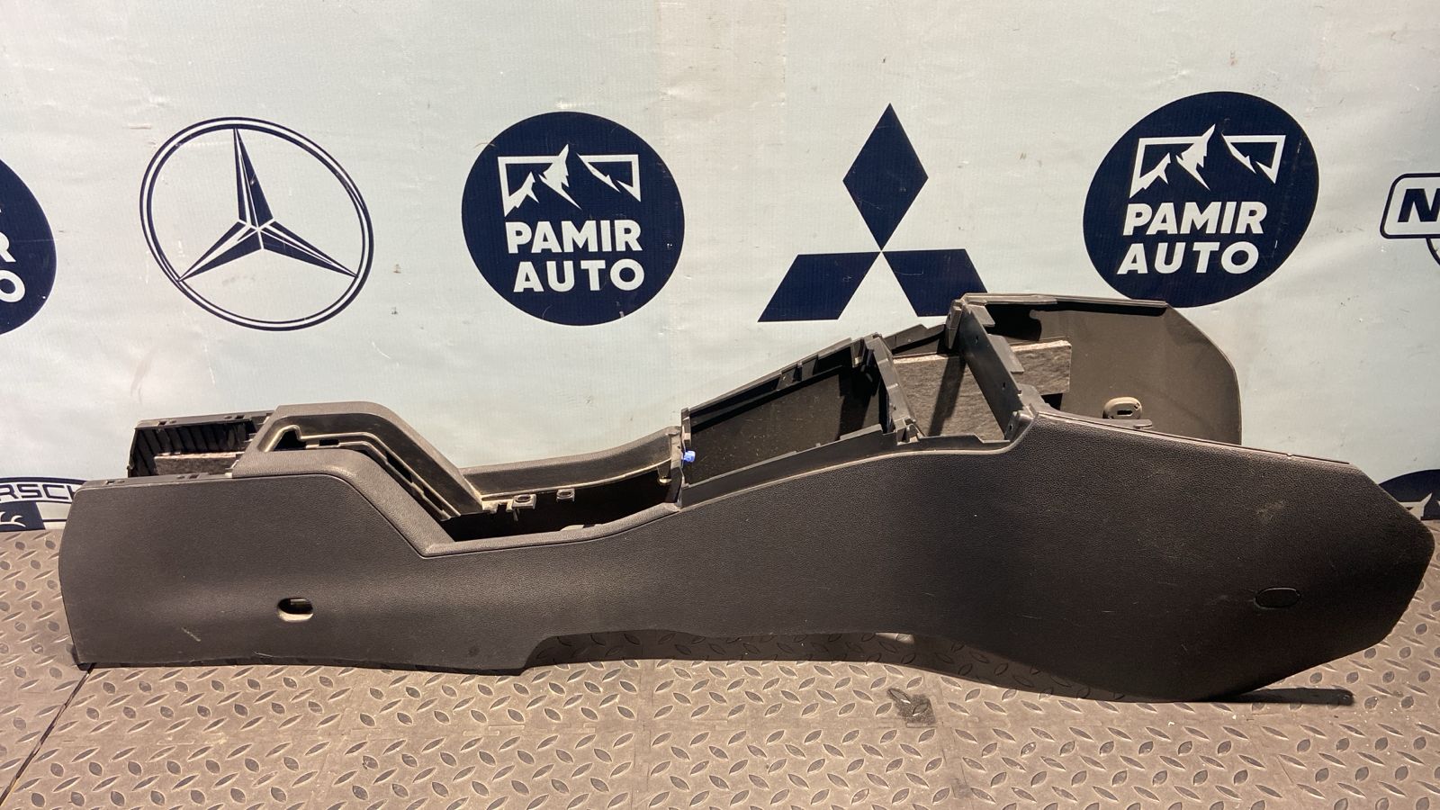 Консоль (Подлокотник) Opel Astra/H 2004-2014