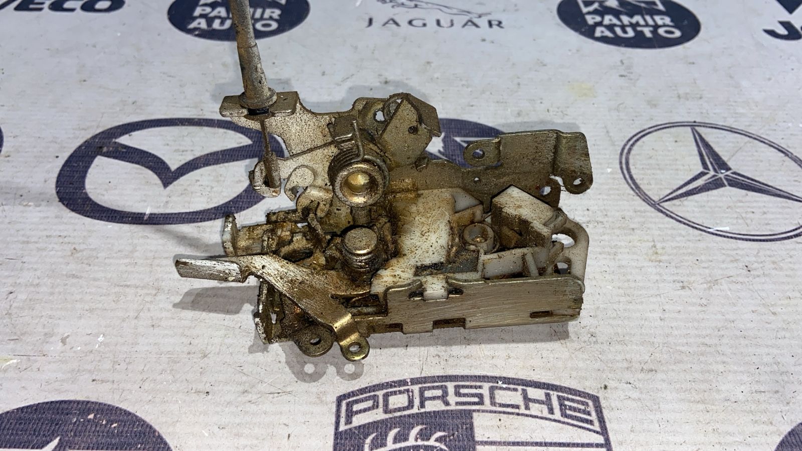 Замок двери багажника правый Mercedes Sprinter/W901-W909 1995-н.в.