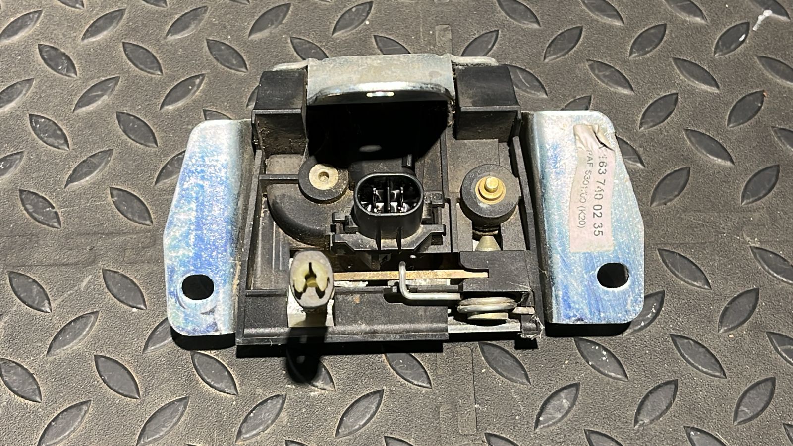 Замок двери багажника Mercedes M/W163 1997-2005