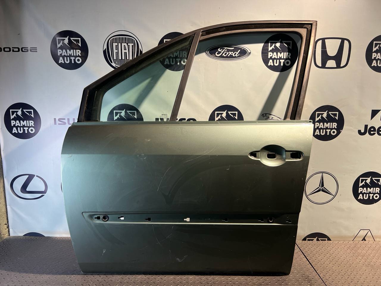 Дверь передняя левая Renault Scenic/2 2003-2009