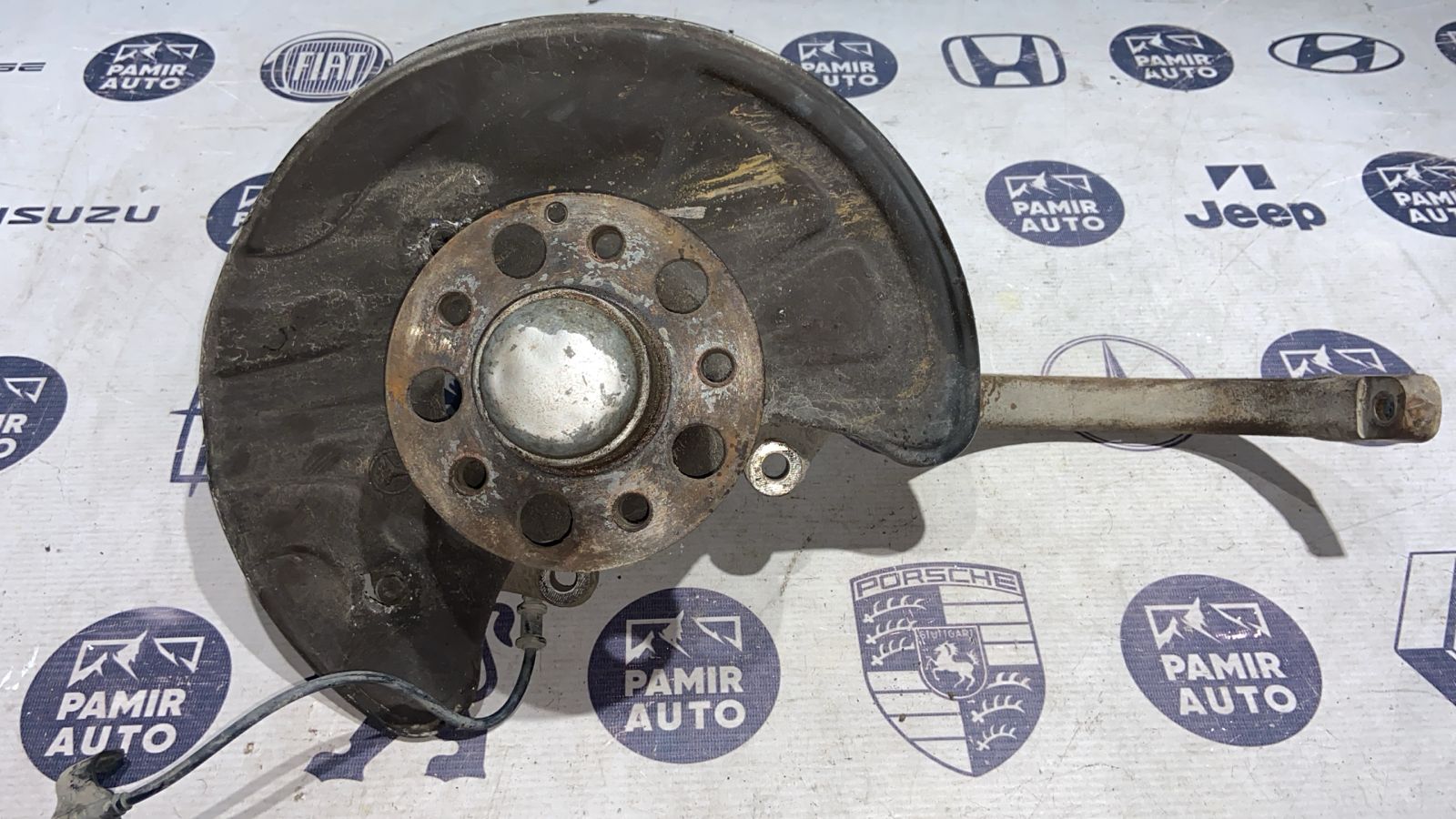 Кулак поворотный передний левый Mercedes E/W211 2002-2009