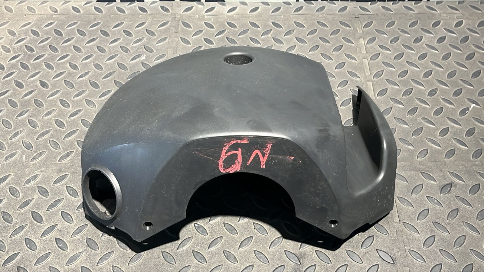 Кожух рулевой колонки нижний Opel Astra/H 2004-2014