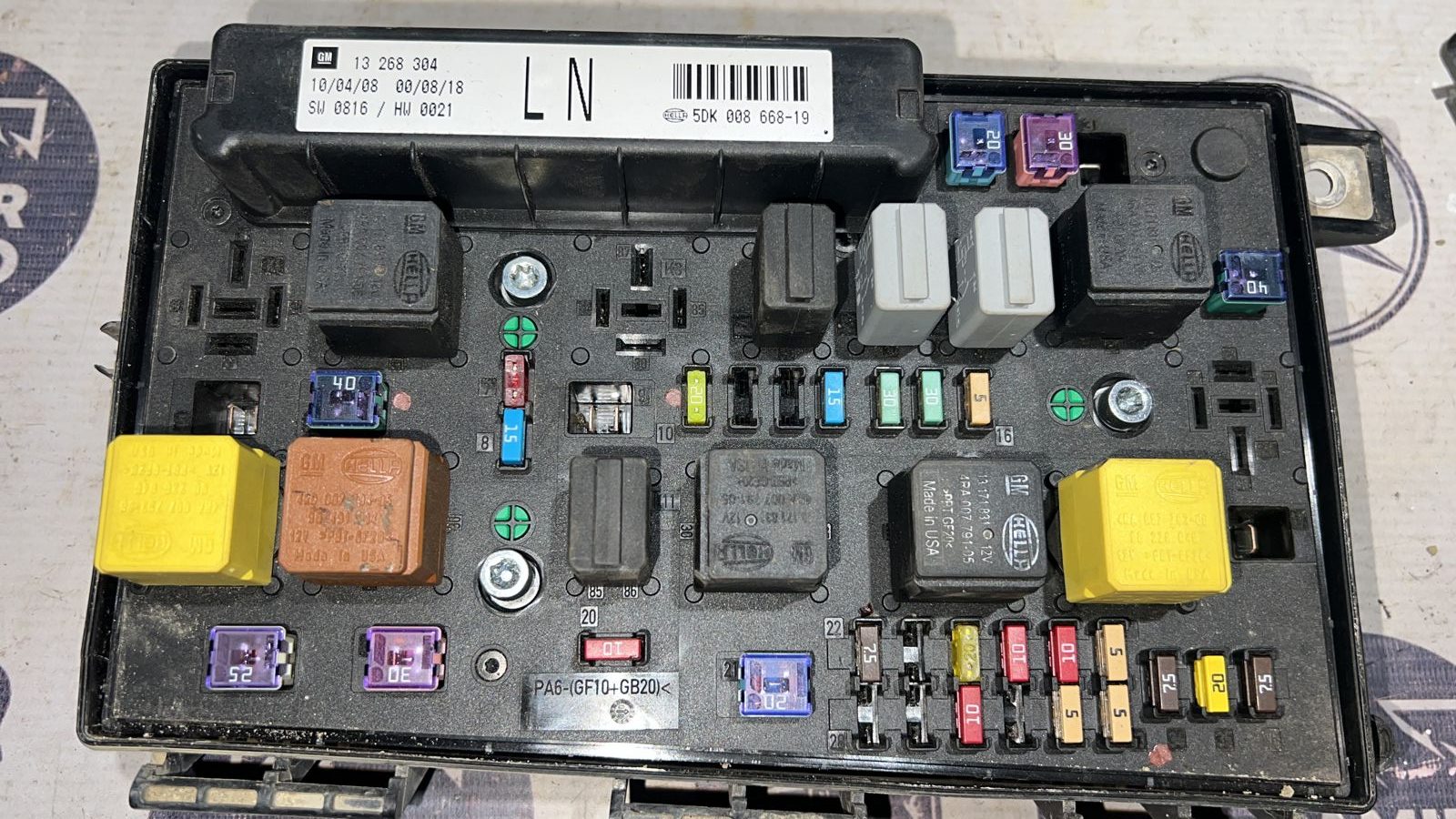 Блок предохранителей Opel Zafira/B 2005-2014