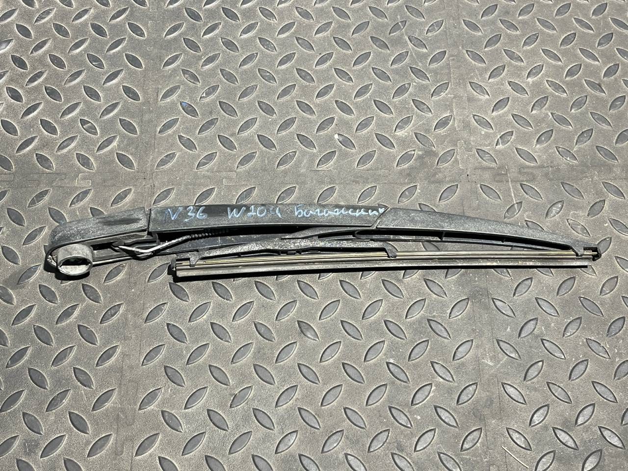 Поводок стеклоочистителя задний Mercedes C/W204 2006-2015