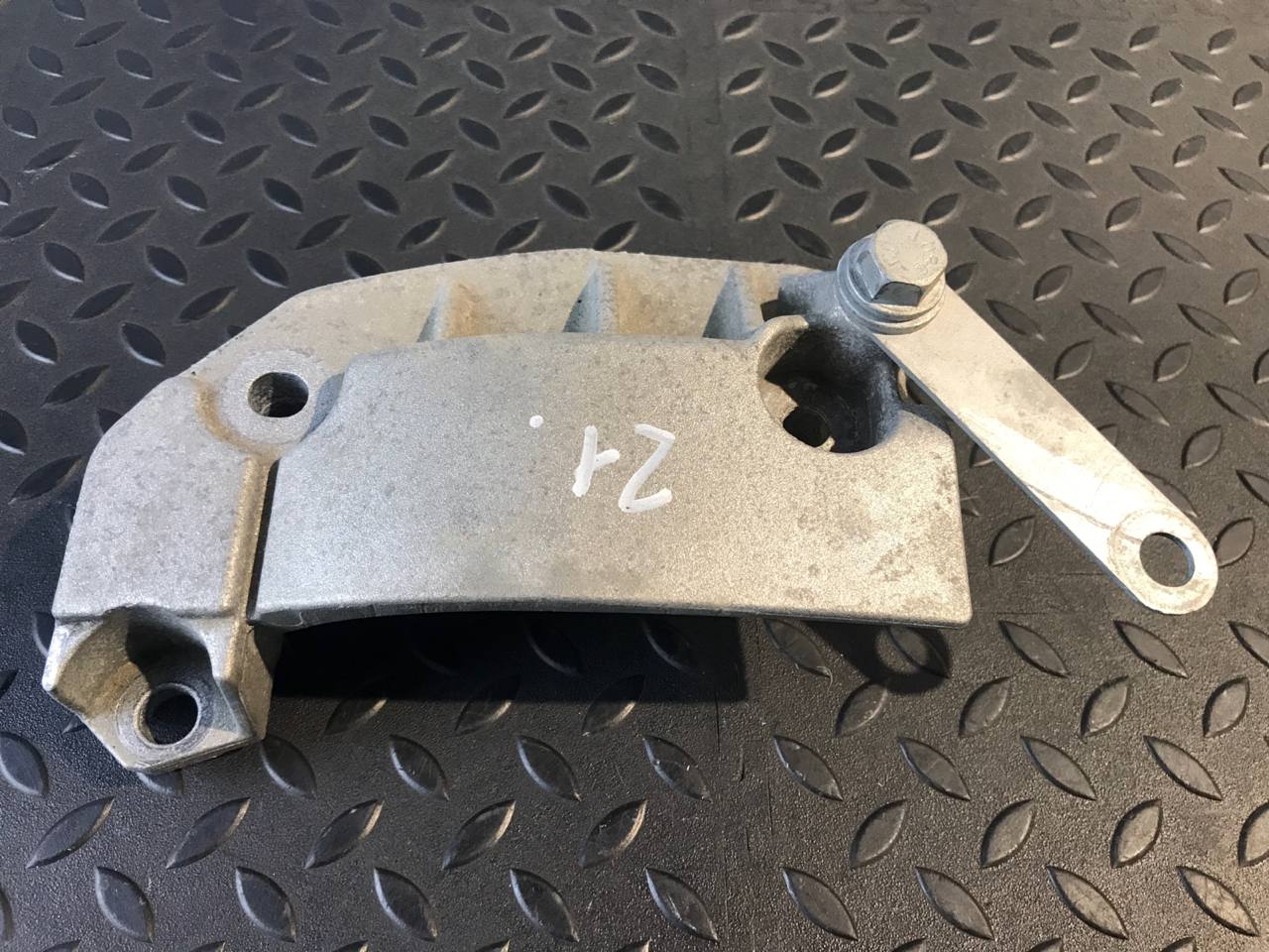 Кронштейн двигателя Renault Megane/2 2002-2009