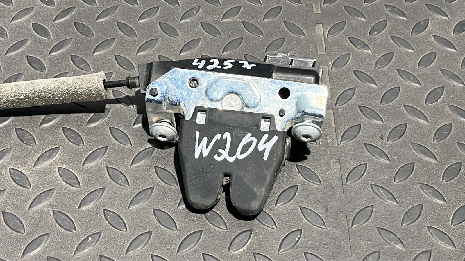 Замок крышки багажника Mercedes C/W204 2006-2015