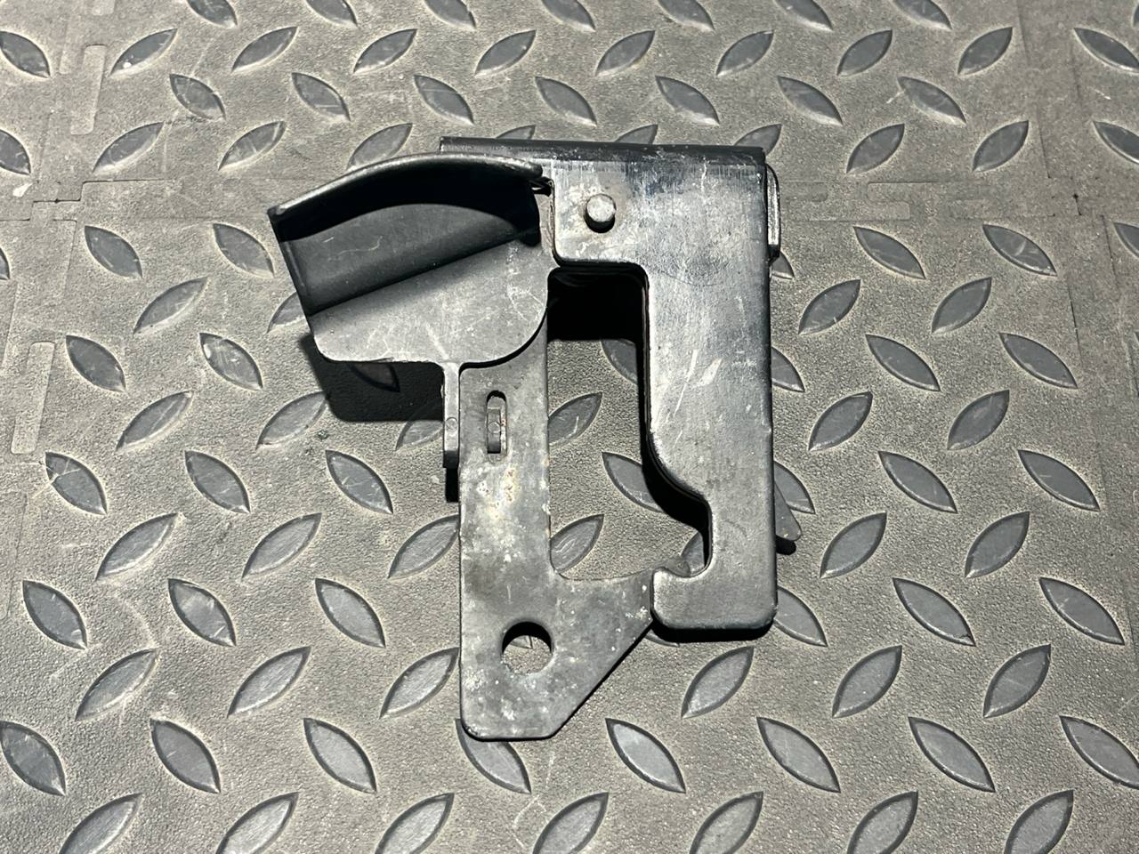 Замок капота Mercedes C/W204 2006-2015