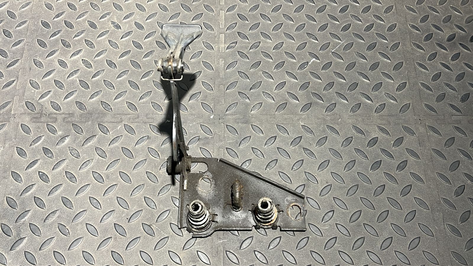 Замок капота Mercedes M/W163 1997-2005