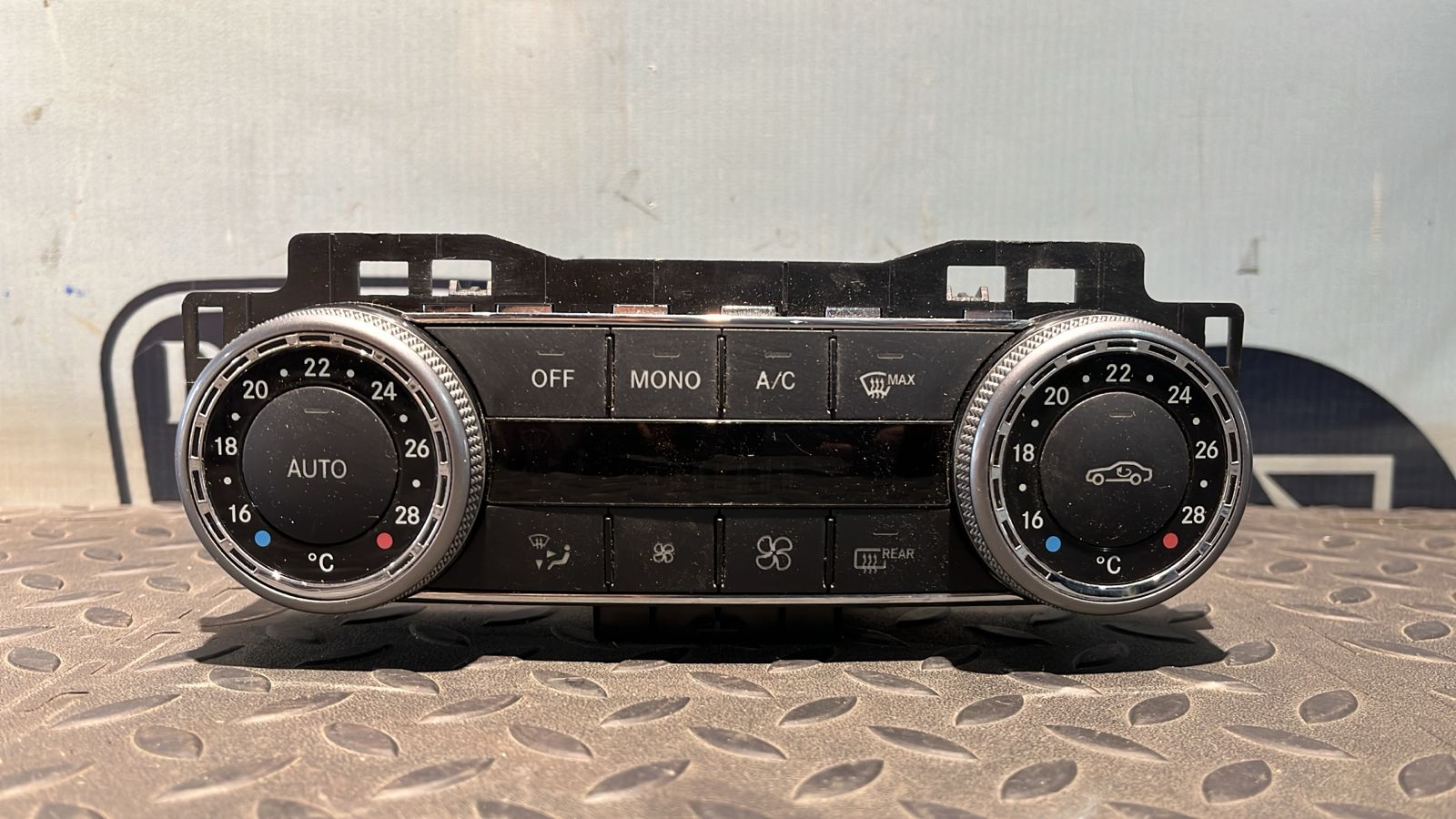 Блок управления климатом Mercedes C/W204 2006-2015