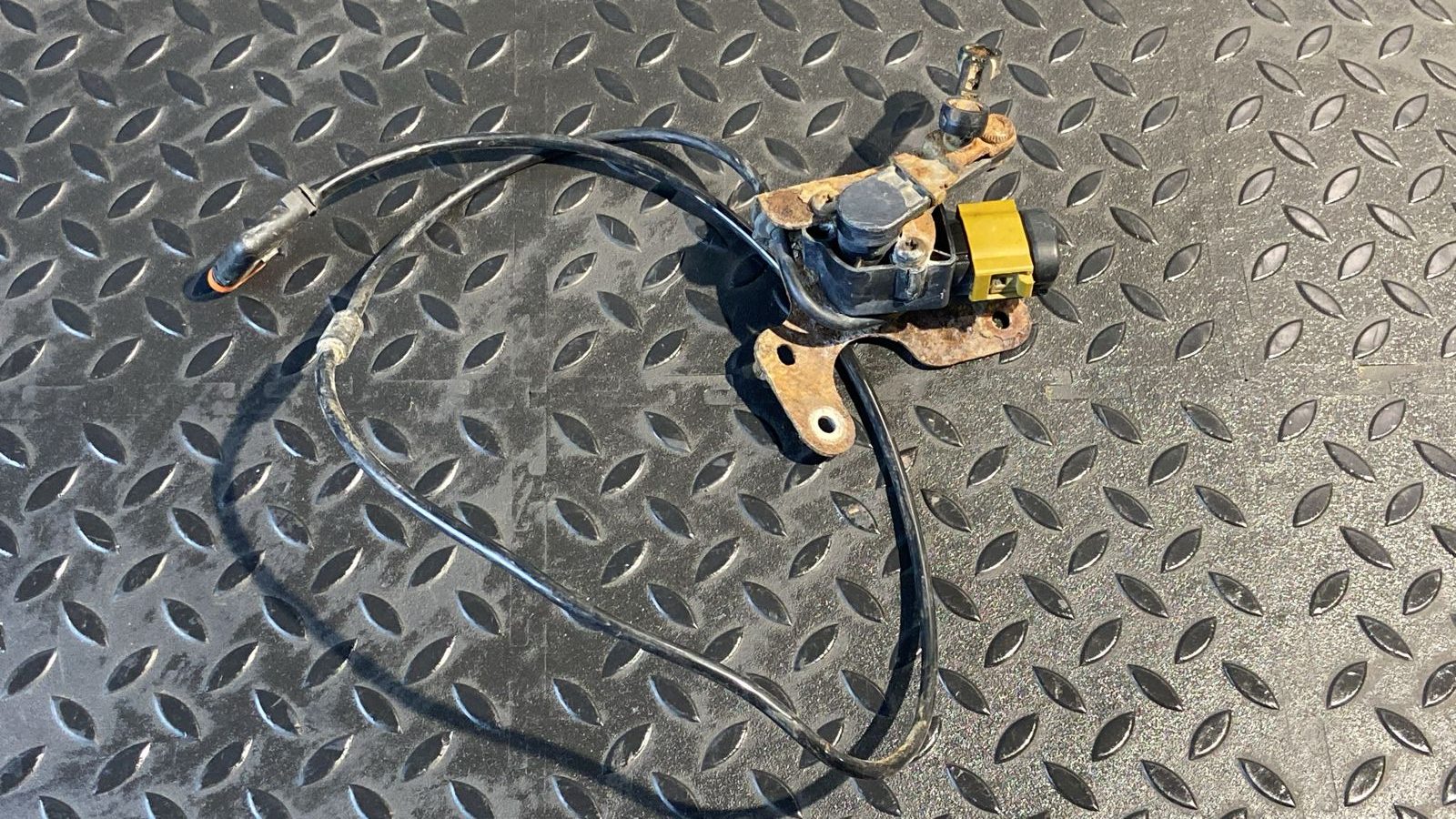 Датчик положения кузова Mercedes C/W204 2006-2015