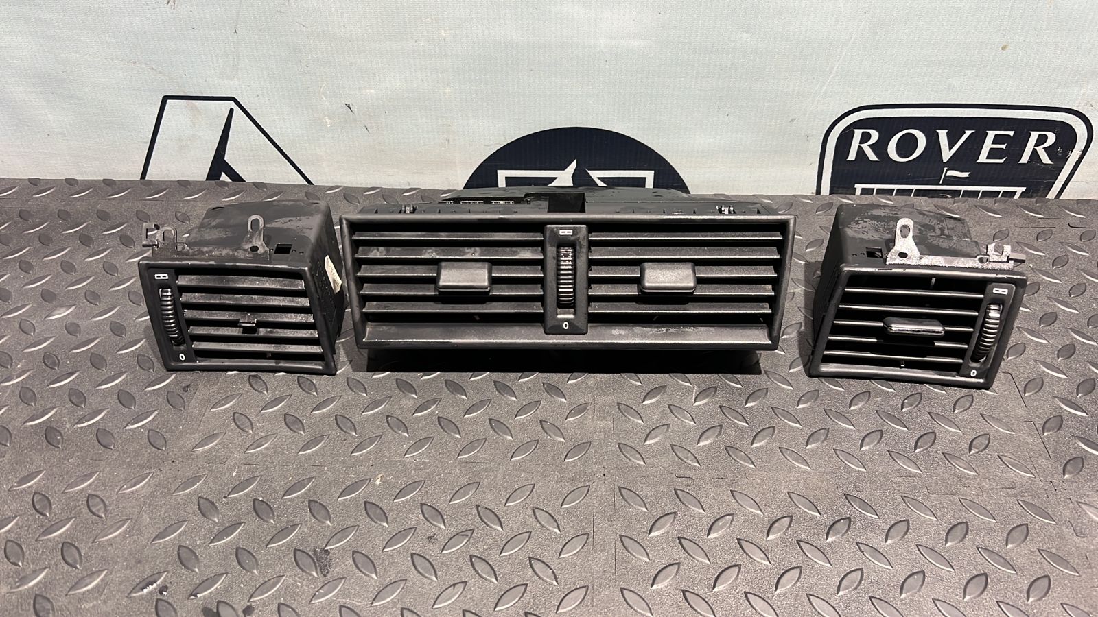 Дефлектор воздушный центральный Mercedes C/W202 1993-2001