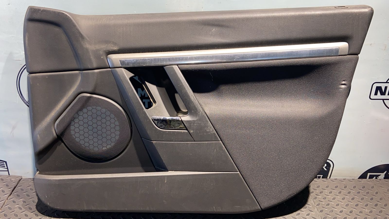 Обшивка двери передняя правая Opel Vectra/C 2002-2008