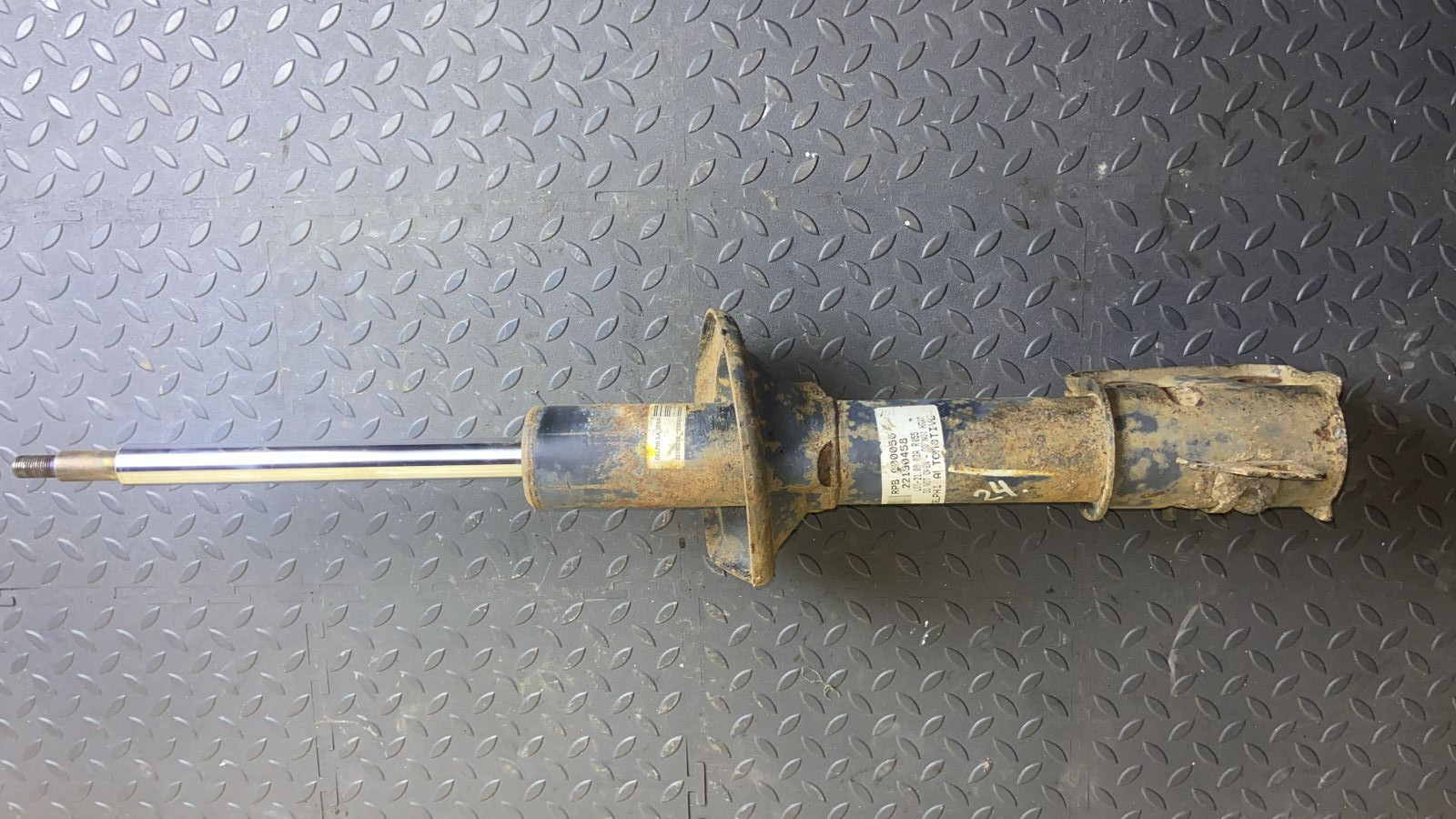 Амортизатор задний левый Land Rover Freelander 1998-2006