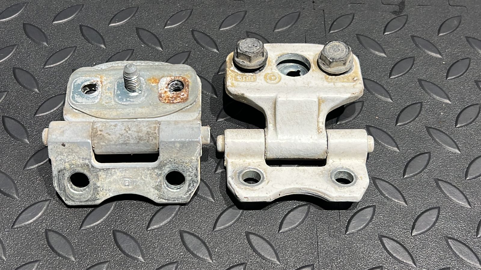 Петля двери передняя Mercedes C/W202 1993-2001