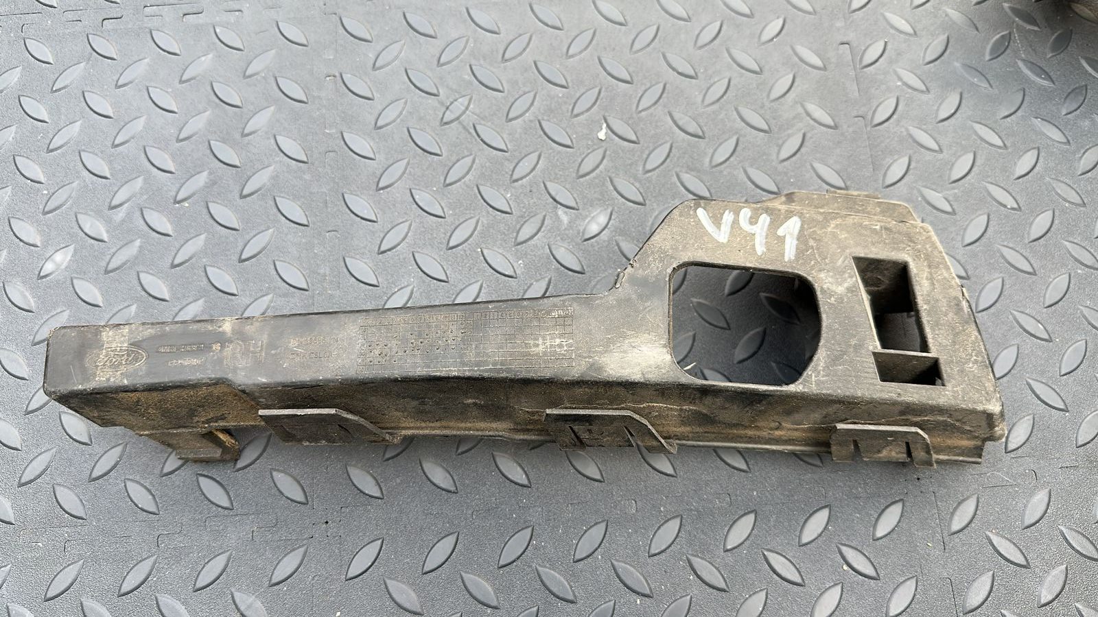 Кронштейн бампера передний правый Ford Focus/2 2004-2011