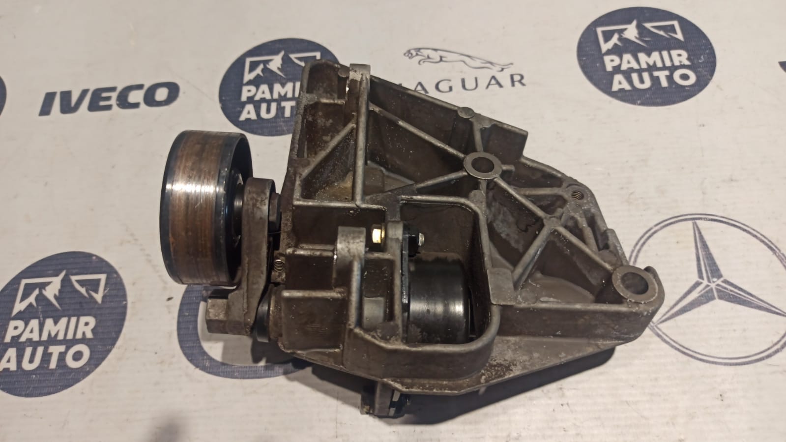 Кронштейн компрессора кондиционера BMW 5/E39 1995-2004