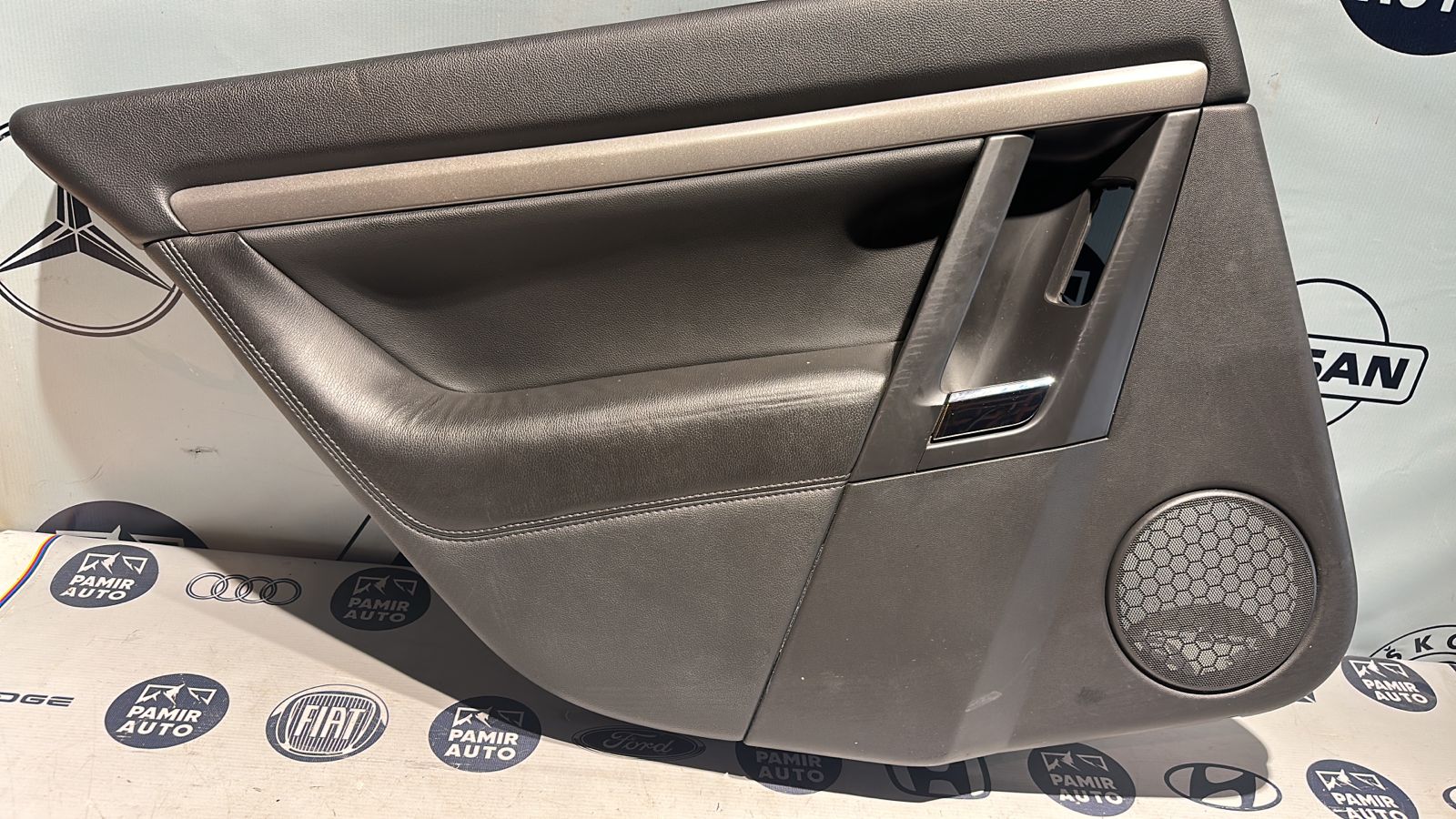 Обшивка двери задняя левая Opel Vectra/C 2002-2008