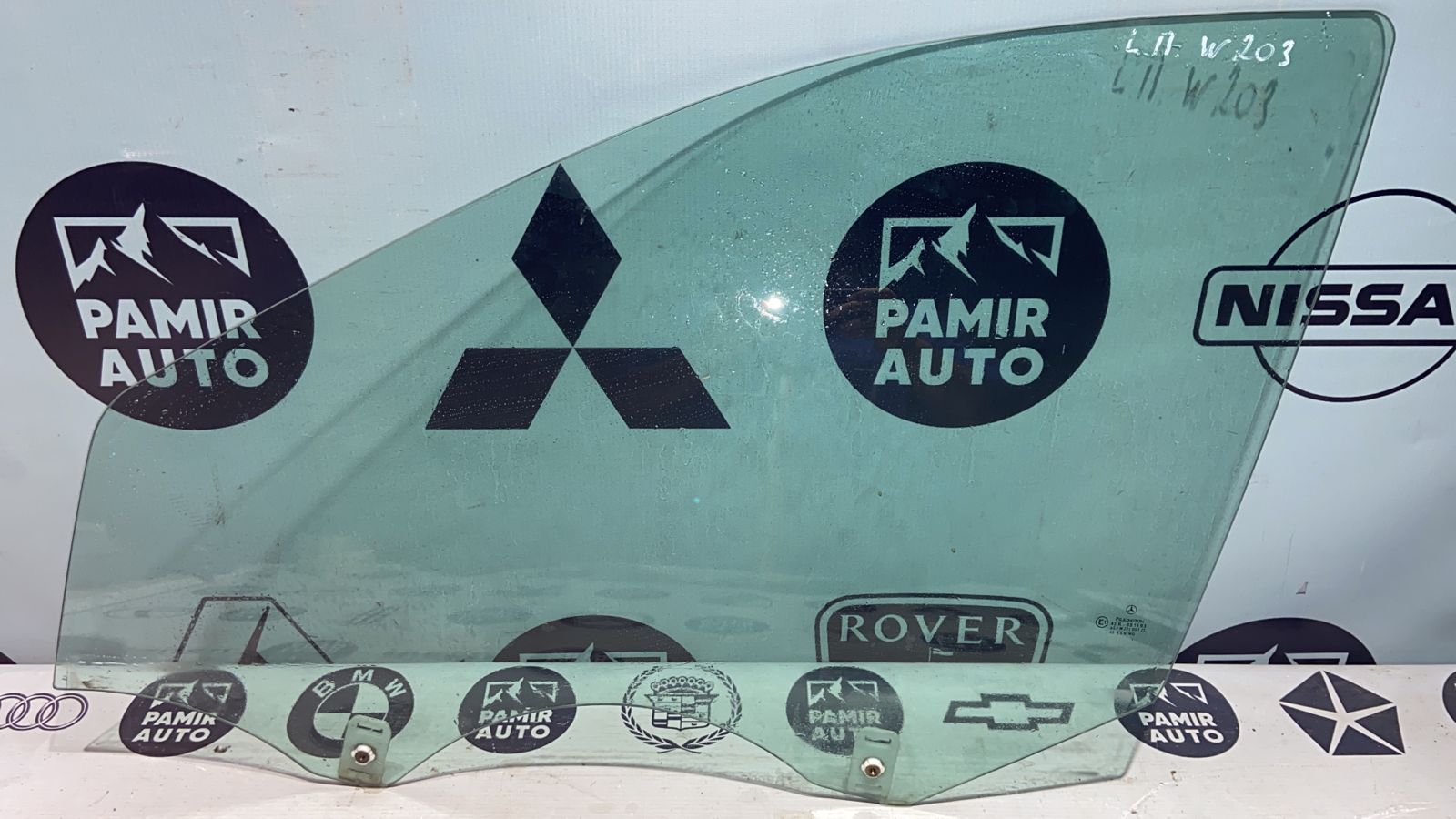 Стекло двери переднее левое Mercedes C/W203 2000-2008