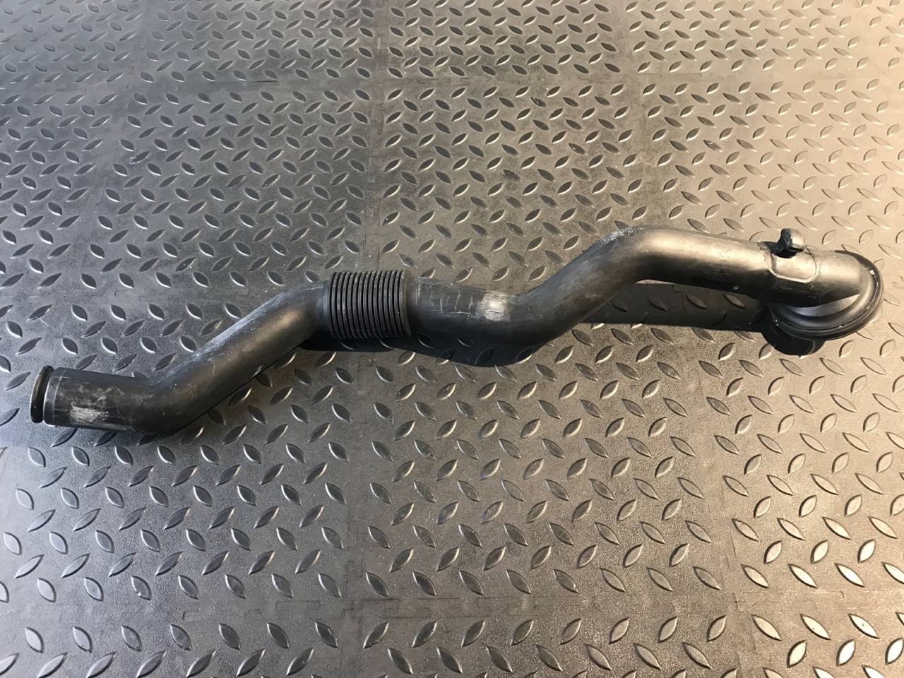 Патрубок воздушного фильтра Mercedes Vito/W638 1996-2003