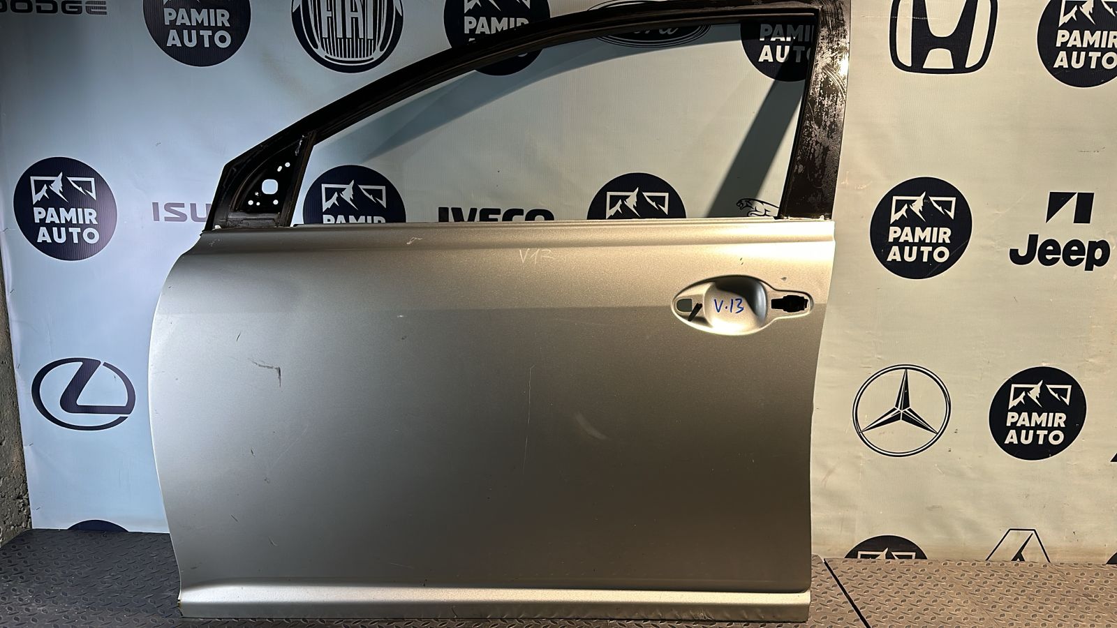 Дверь передняя левая Toyota Avensis/2 2003-2009