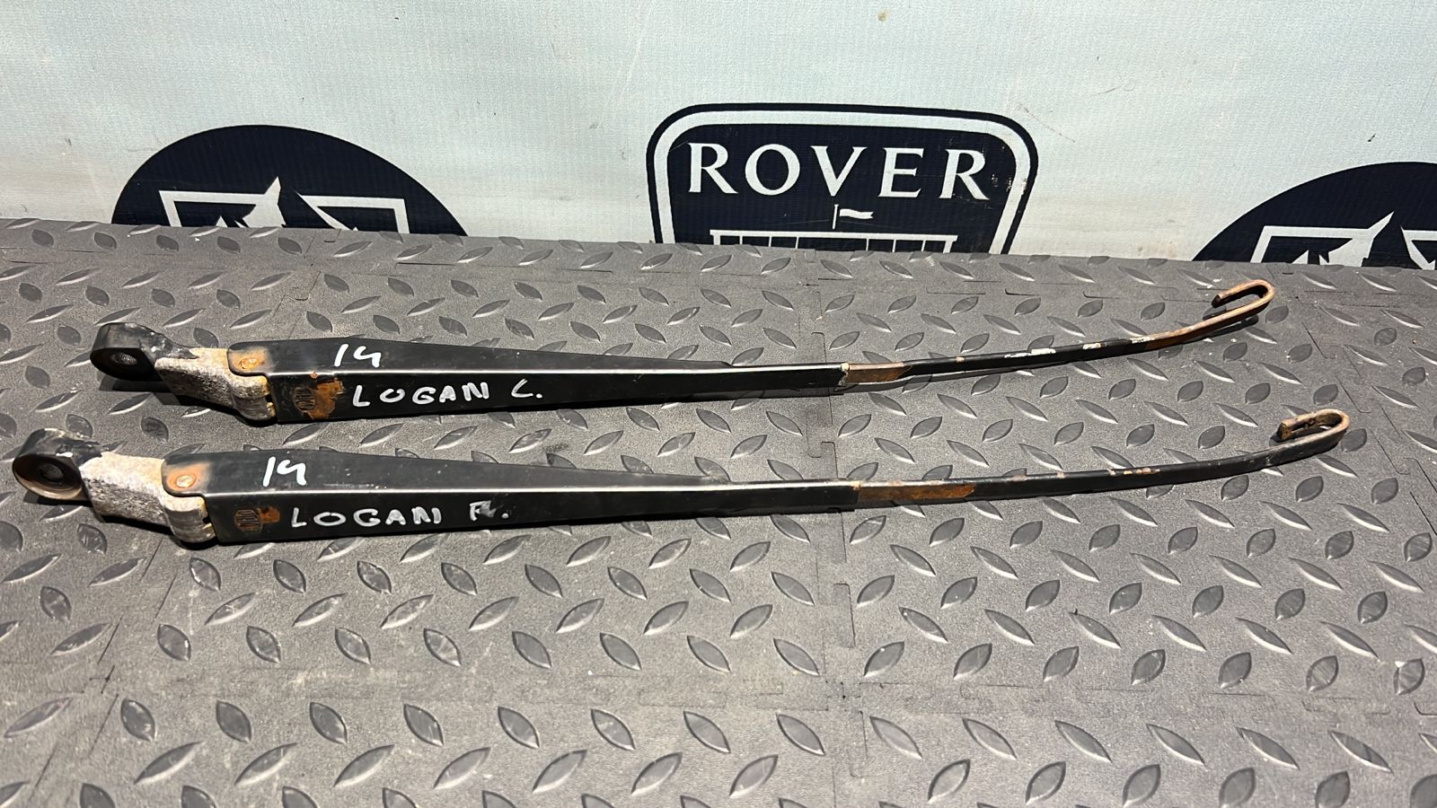 Поводок стеклоочистителя Renault Logan 2004-2015