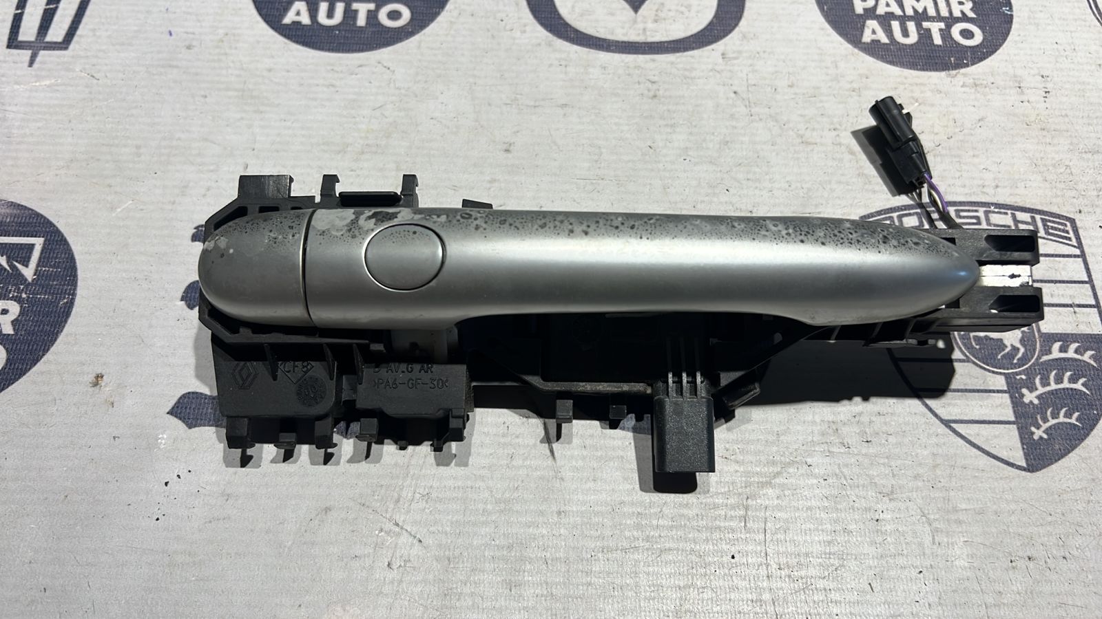 Ручка двери передняя правая Renault Scenic/2 2003-2009