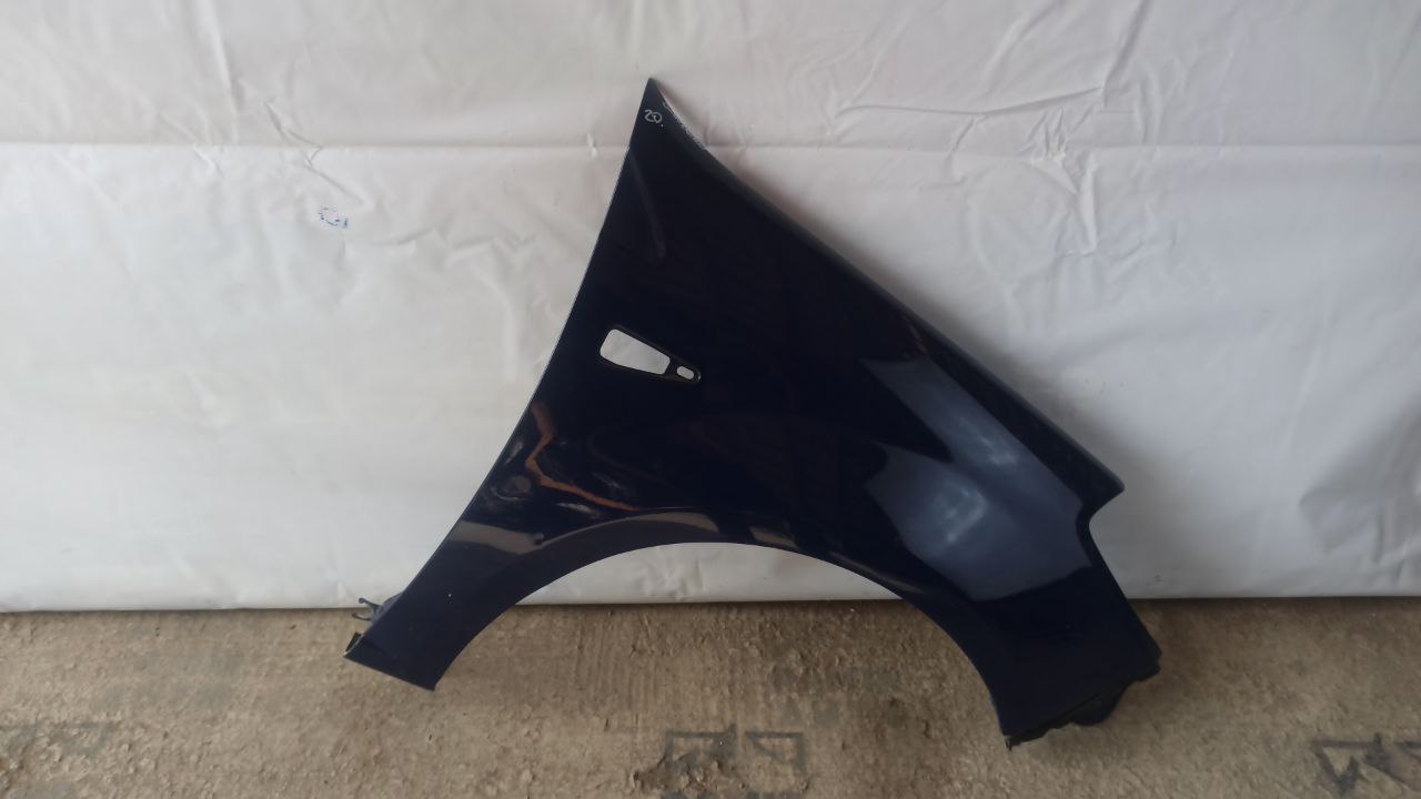 Крыло переднее правое Renault Sandero 2009-2014