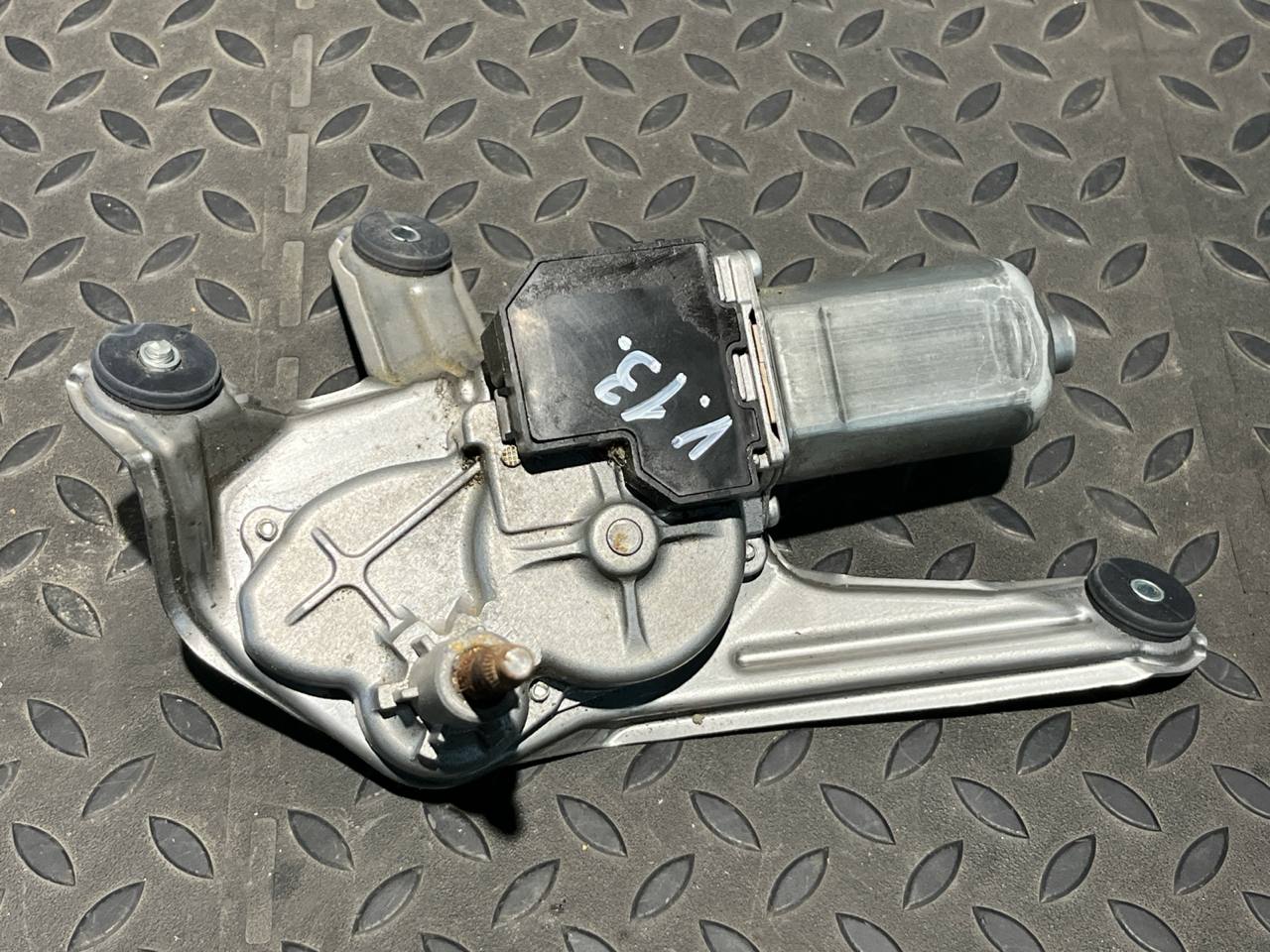 Моторчик стеклоочистителя задний Toyota Avensis/2 2003-2009