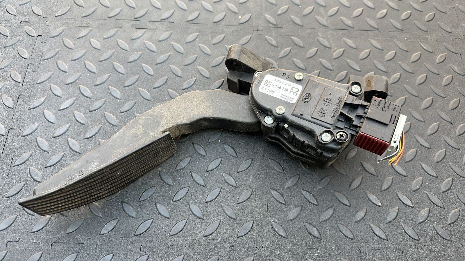 Педаль газа Opel Vectra/C 2002-2008