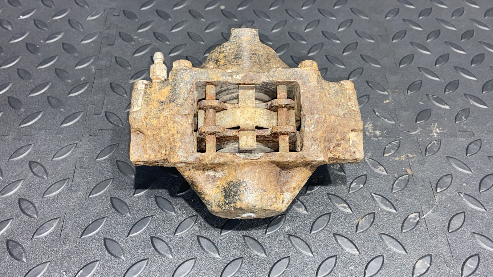 Суппорт задний левый Mercedes C/W202 1993-2001