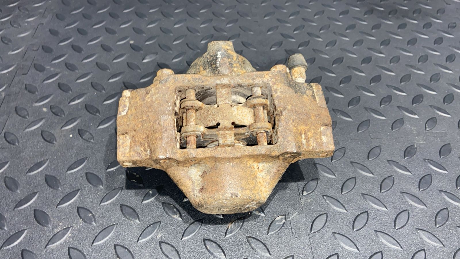 Суппорт задний правый Mercedes C/W202 1993-2001