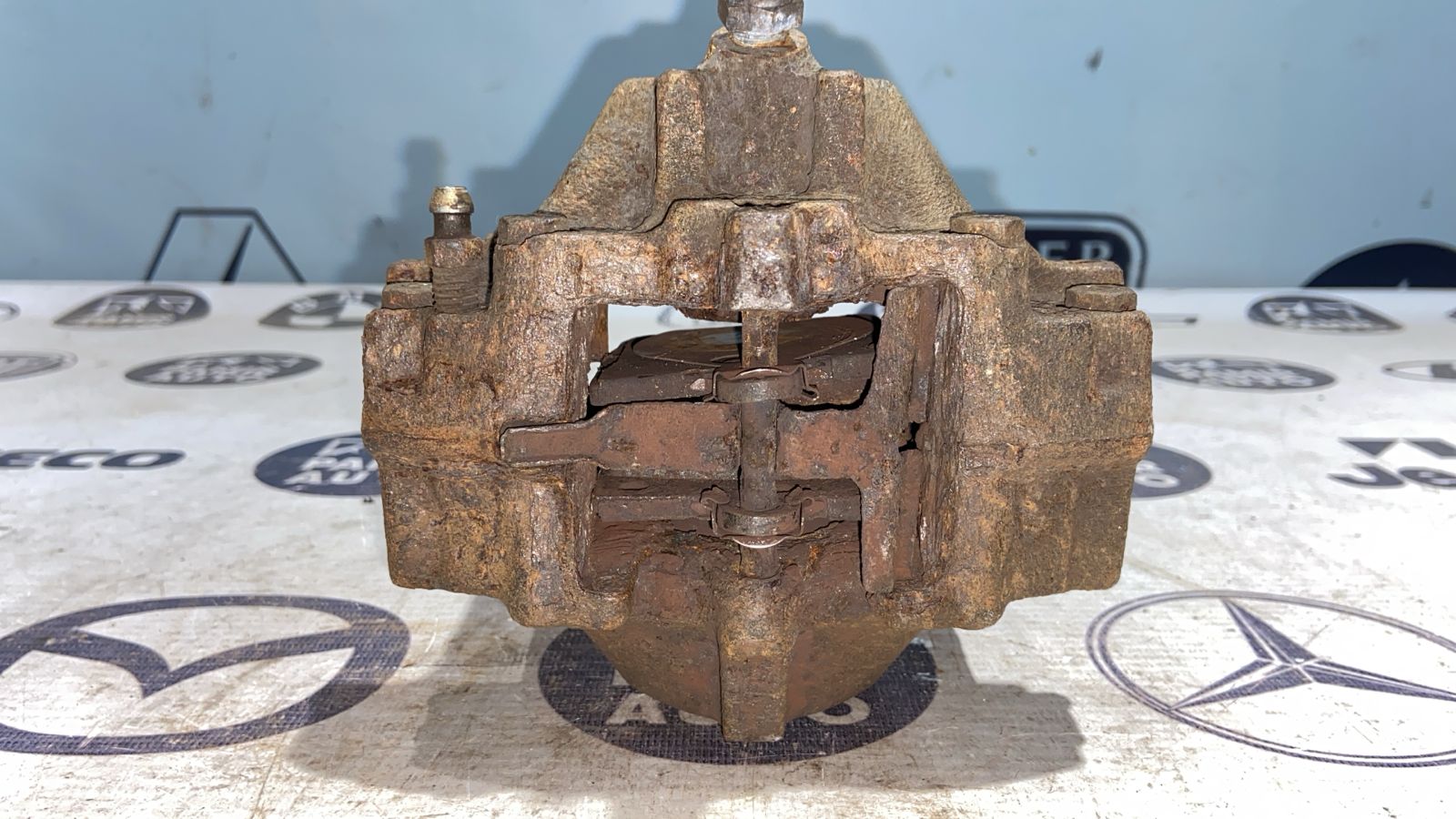 Суппорт задний левый Mercedes C/W203 2000-2008