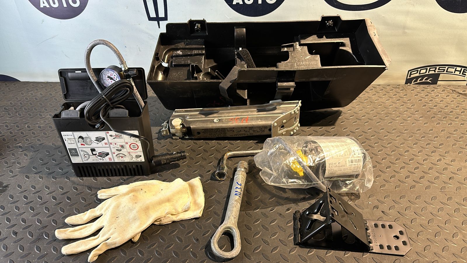 Ящик для инструментов Mercedes C/W204 2006-2015