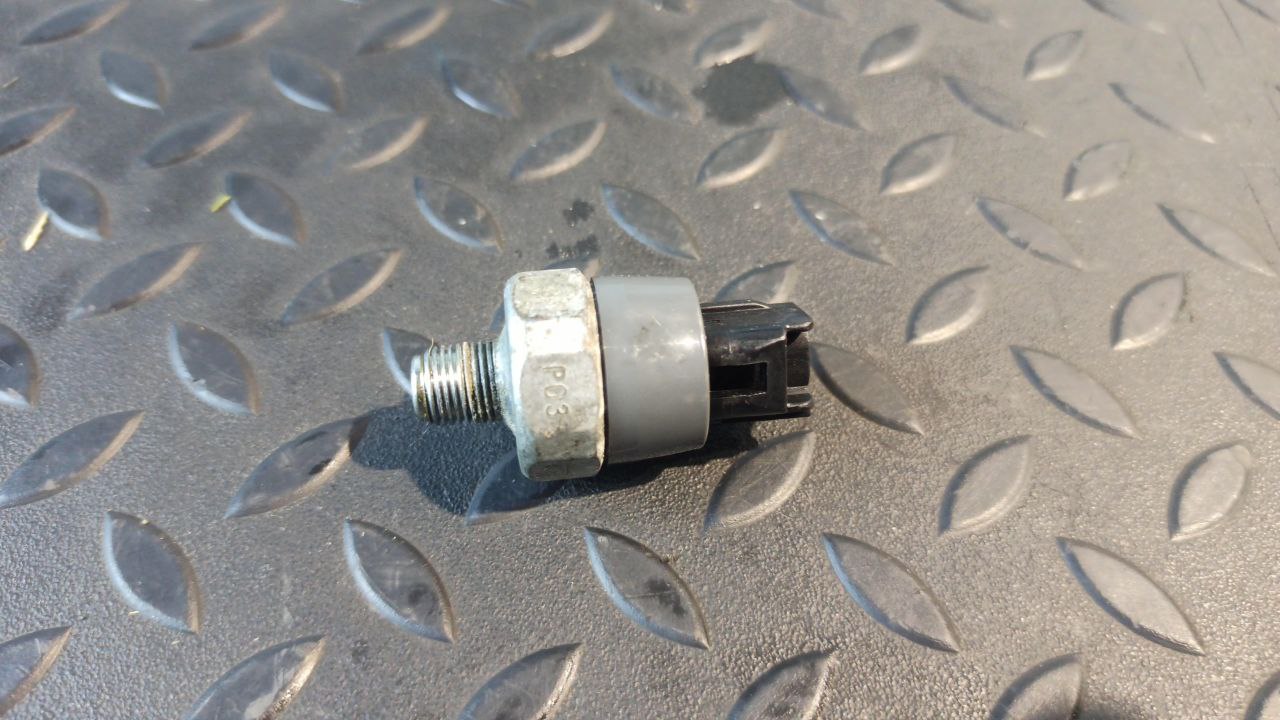 Датчик давления масла Toyota Avensis/2 2003-2009