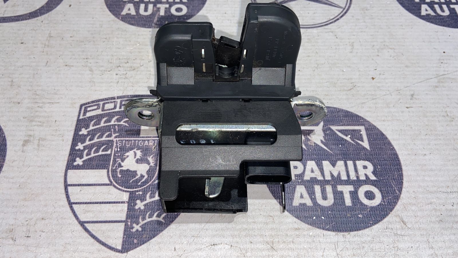 Замок двери багажника Volkswagen Golf/5 2003-2009