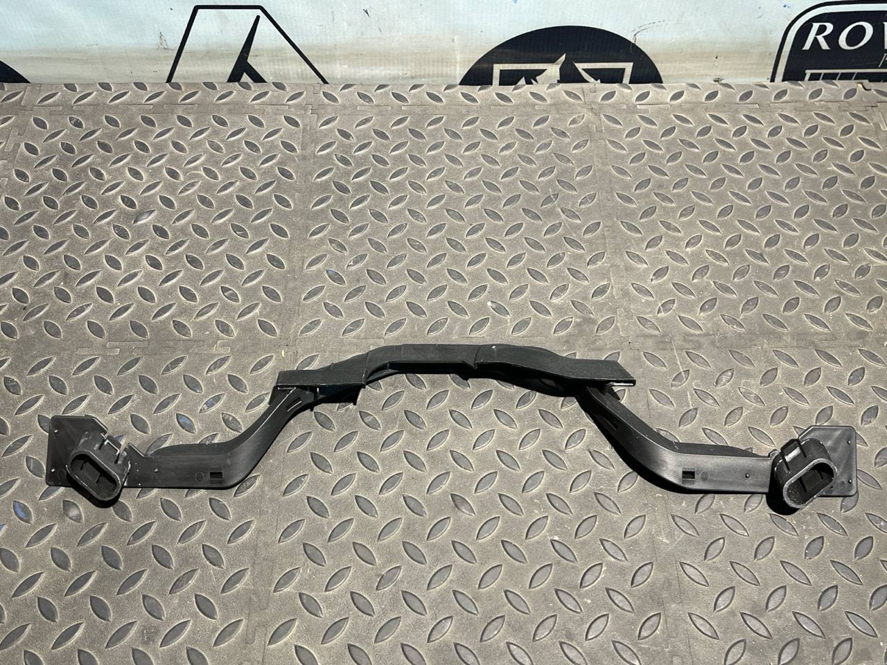 Канал для кабеля Mercedes C/W204 2006-2015