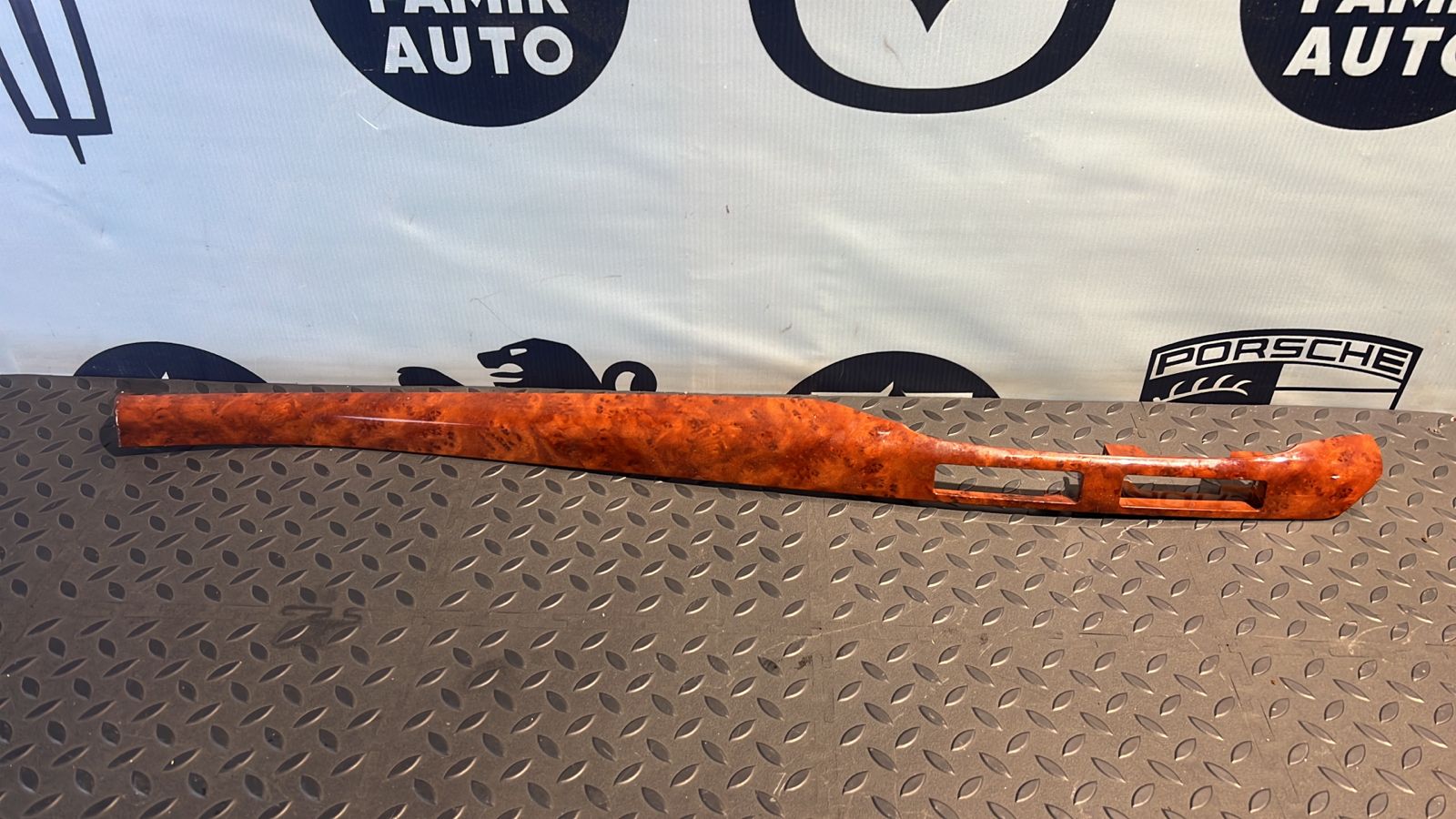 Накладка на торпедо правая Toyota Avensis/2 2003-2009