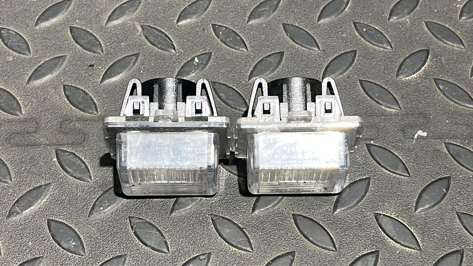 Фонарь подсветки номера Mercedes C/W204 2006-2015