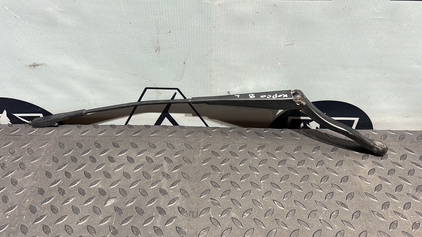 Поводок стеклоочистителя левый Opel Corsa/D 2006-2014