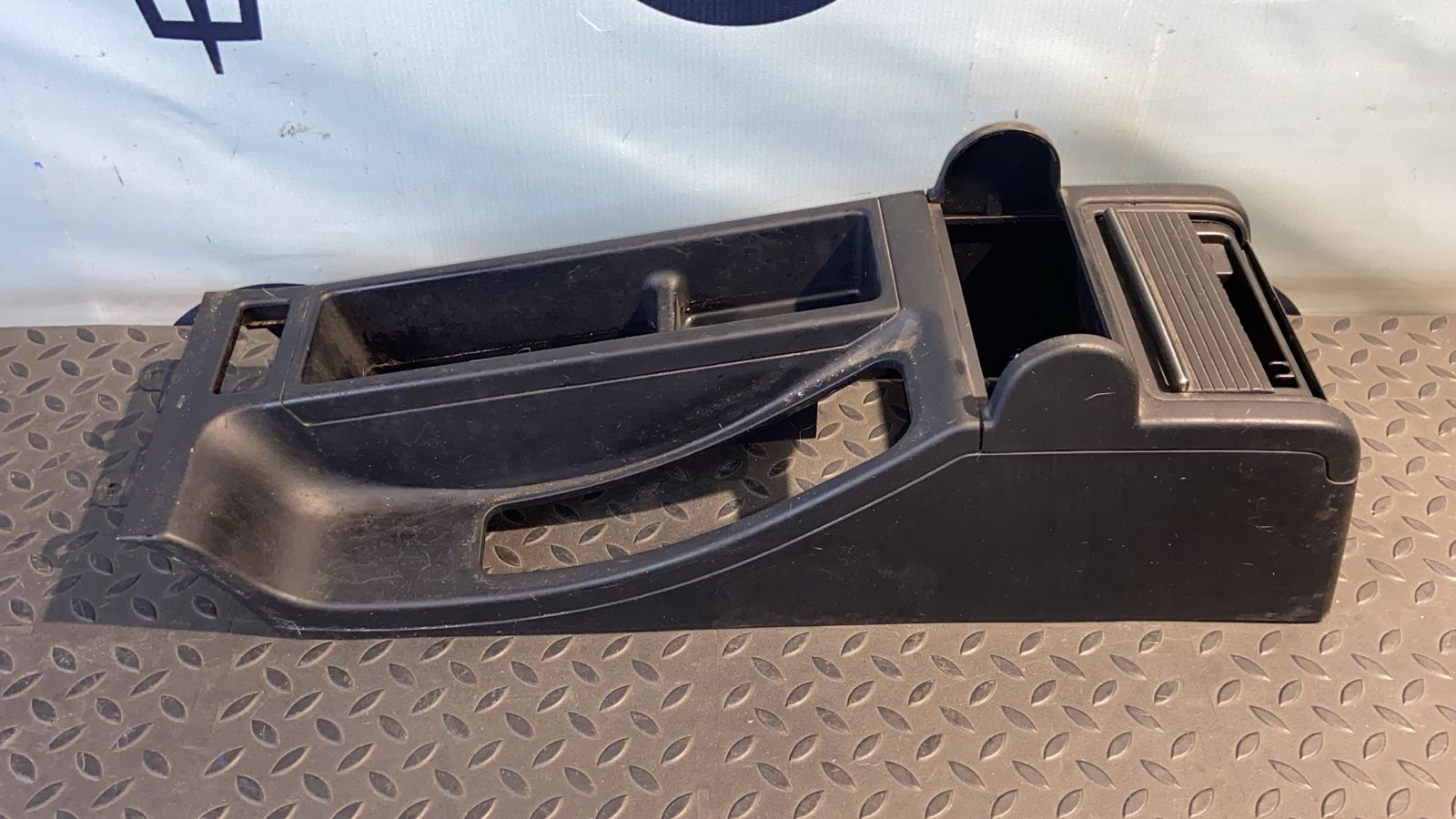 Консоль (Подлокотник) BMW 3/E46 1998-2007