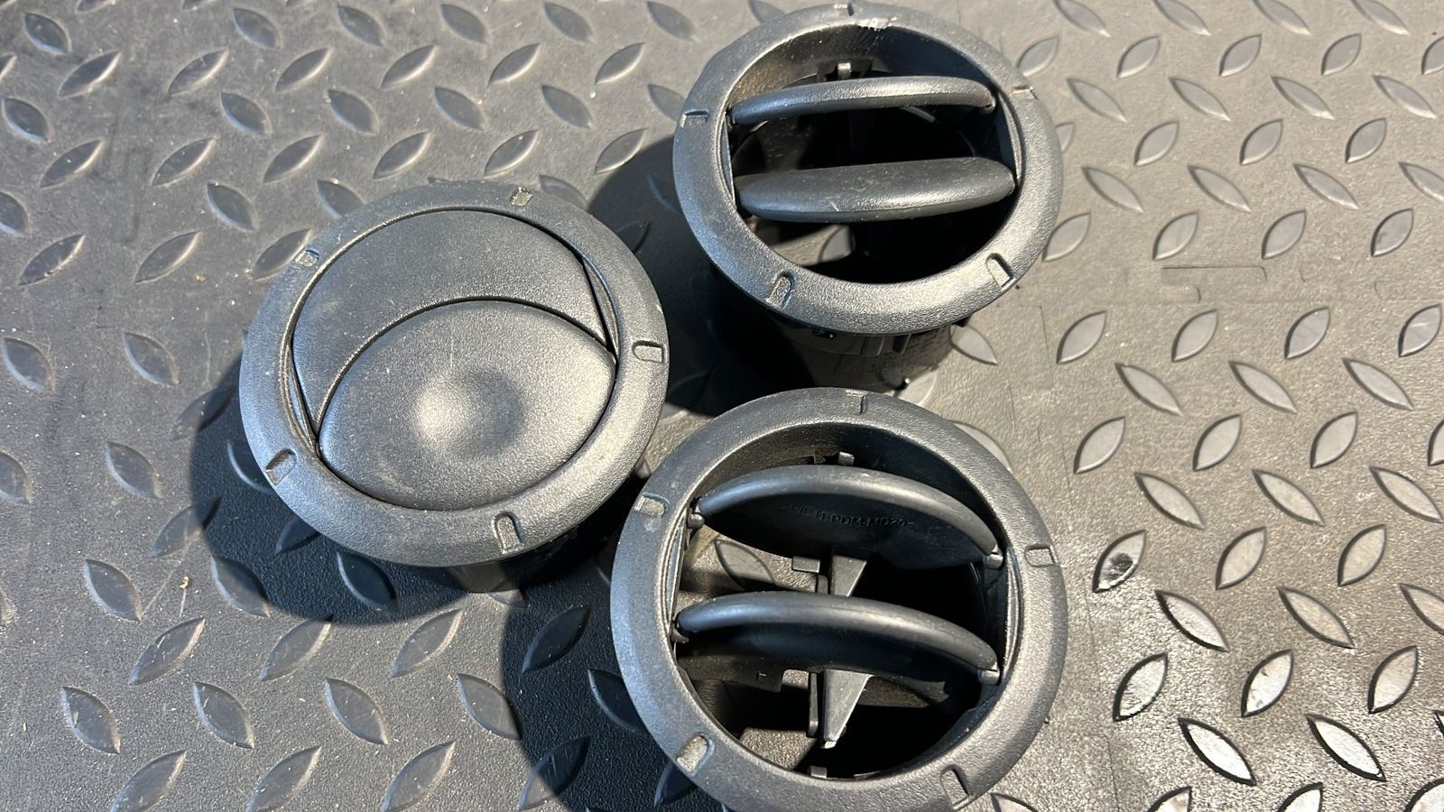 Дефлектор воздушный Renault Sandero 2009-2014