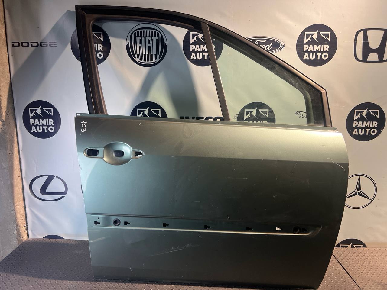 Дверь передняя правая Renault Scenic/2 2003-2009